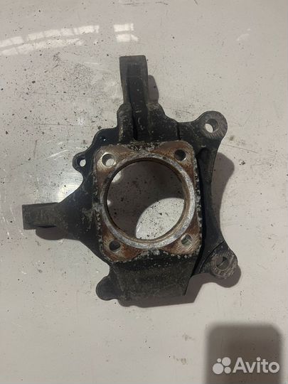 Кулак передний правый Додж Караван 2001+