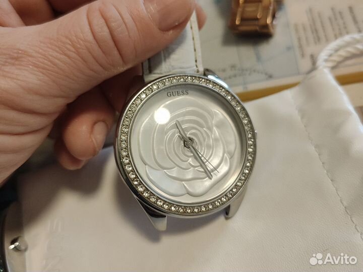 Часы женские Guess
