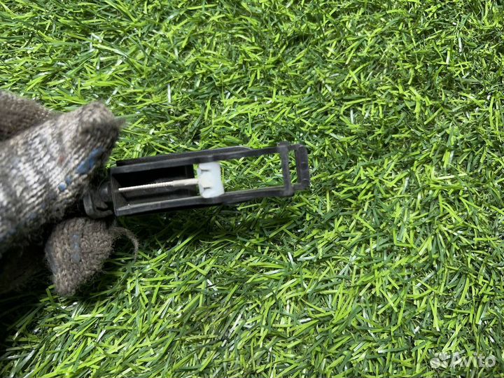 Замок двери задней правой Volkswagen Jetta