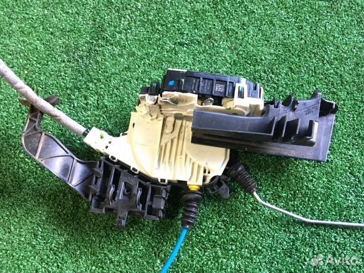 Замок двери передний правый Mercedes-Benz B-Class