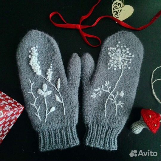 Варежки с вышивкой