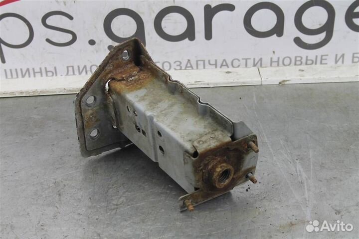 Кронштейн усилителя переднего бампера левый Niss