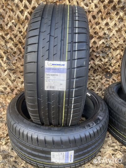 Michelin Pilot Sport 4 245/40 R19 и 275/35 R19 98Y