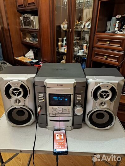 Музыкальный центр sony.звук космос