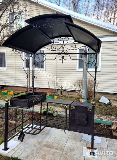 Мангал с крышей