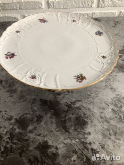 Тортница на ножке