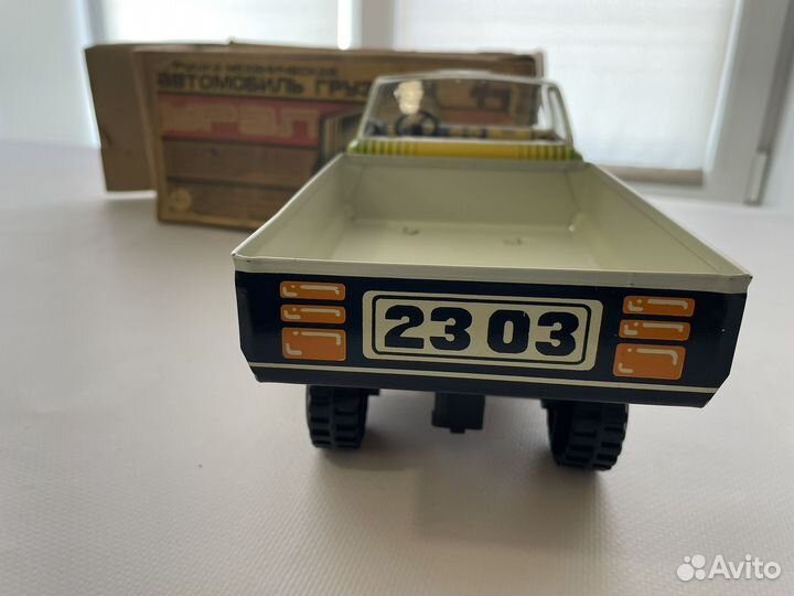 Детская машинка О урал заводная С ключом