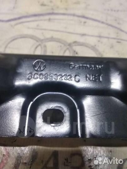 Кронштейн (сопут. товар) VW Passat (B6) 2005-2010