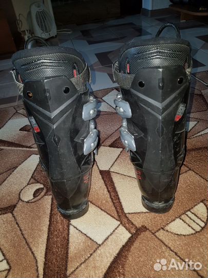 Ботинки для горных лыж