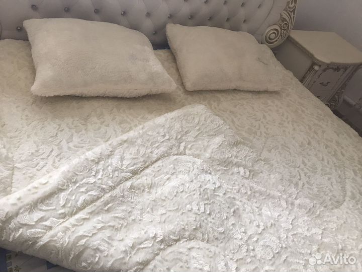 Пледы и покрывало