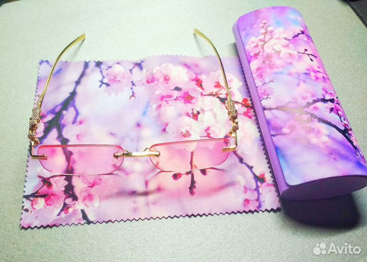 Модные, красивые очки с чехлом