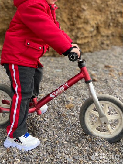 Мега легкий беговел swift