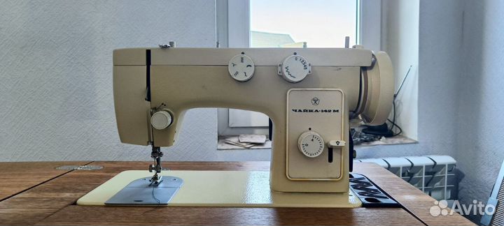 Швейная машина Чайка 142м