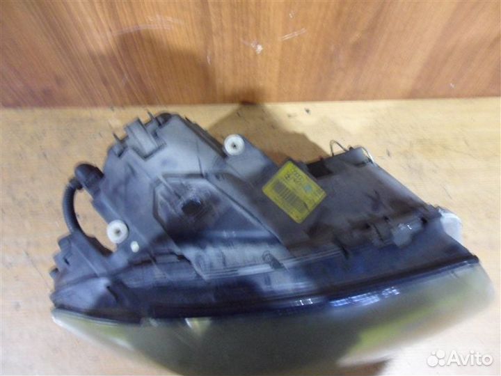 Фара передняя правая передняя правая Audi A3 8PA