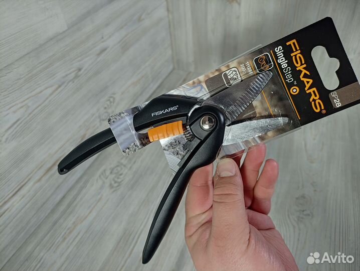 Универсальные ножницы SingleStep SP28 Fiskars