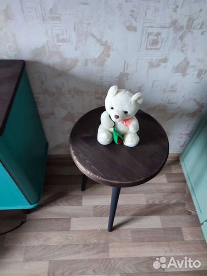 Столик подставка дерево