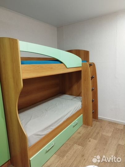Кровать двухьярусная