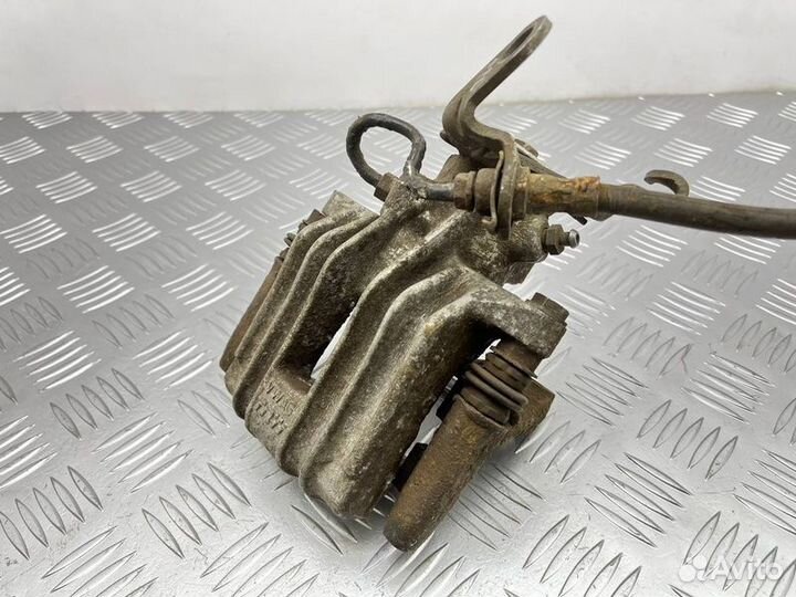 Суппорт тормозной задний левый Audi Tt 8N AUQ 2003