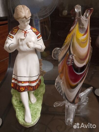 Фарфоровые статуэтки СССР Гадание на ромашке