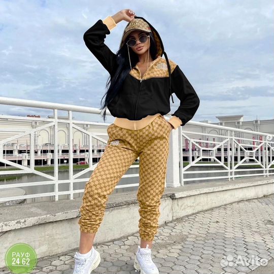 Спортивный костюм женский