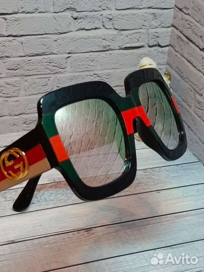 Очки Gucci солнцезащитные Стильные