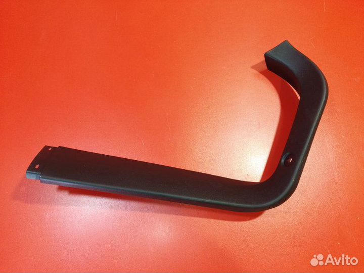 Обшивка двери багажника правая Opel Astra L48