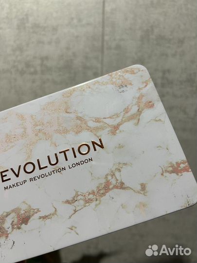 Палетка теней revolution