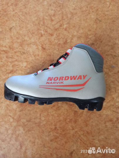 Лыжные ботинки