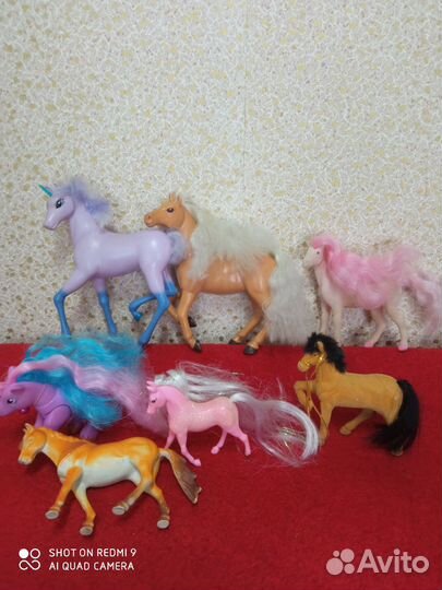 Коллекция игрушек лошадок