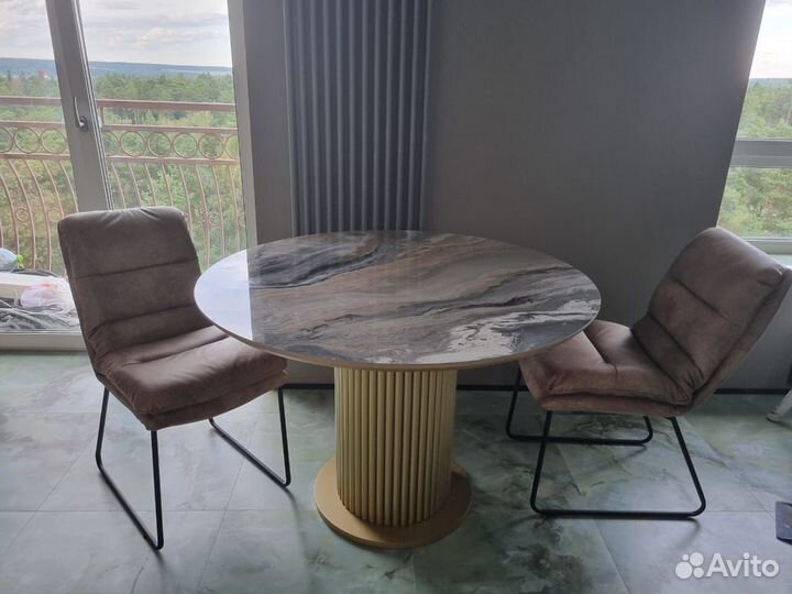 Стол из керамогранита круглый