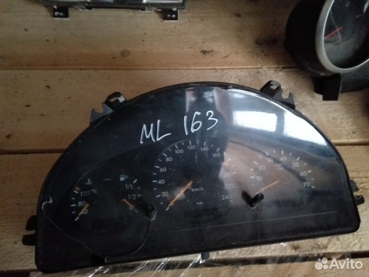 Щиток приборов и другое на Mercedes ML 163