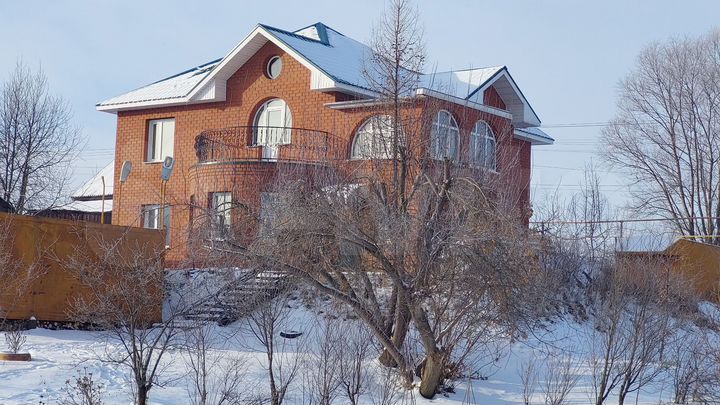 Дом 230 м² на участке 55 сот.