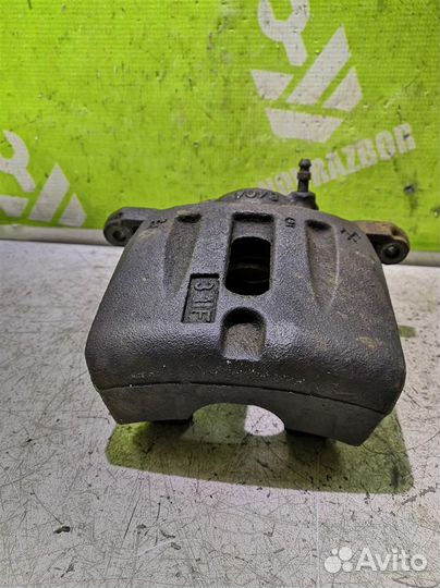 Суппорт передний левый Тойота Хайлендер