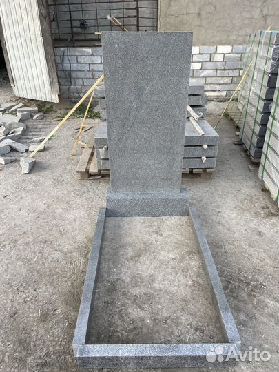 Гранитные памятники в наличии