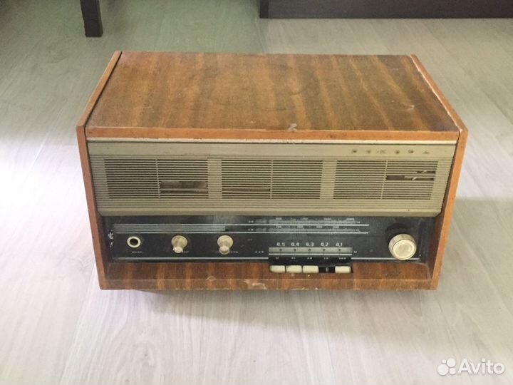 Катушечный магнитофон, радиоприёмник Рекорд