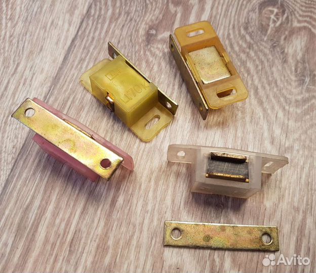Магнитная защелка мебельная фурнитура СССР