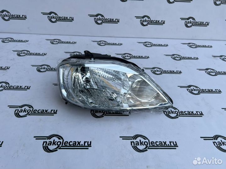 Фара права радиатора Renault Logan 1