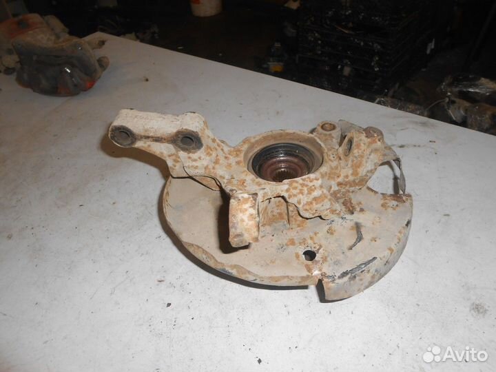 Кулак поворотный передний левый (Nissan Almera)