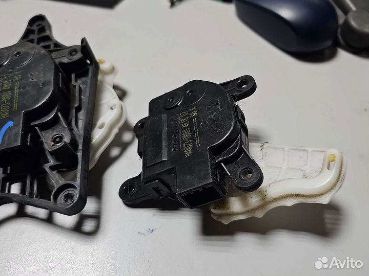 Мотор заслонки печки kia Rio 3 Hyundai Solaris 1