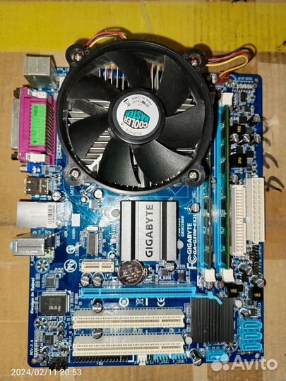 Материнская плата с процессором и памятью