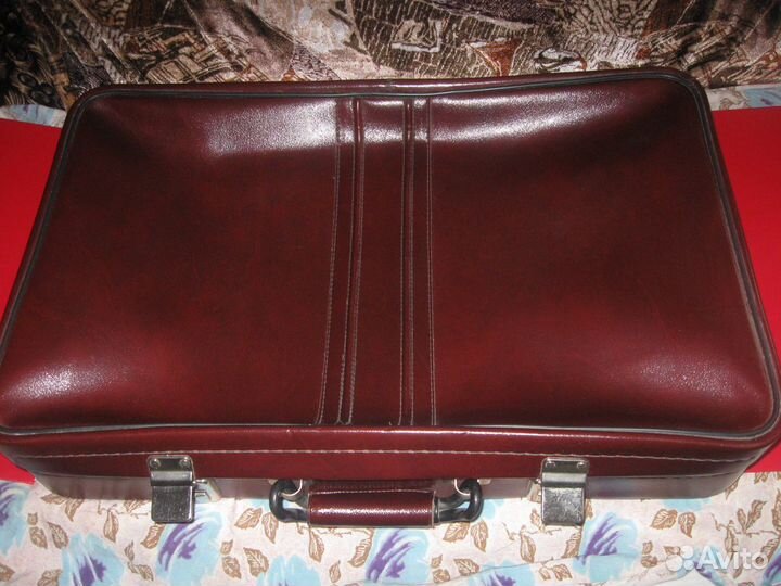 Чемоданы, старинное ружье