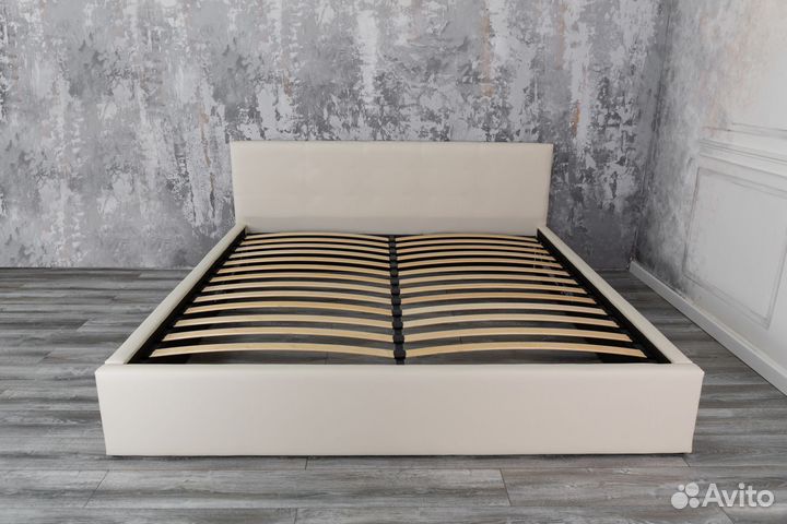 Кровать с матрасом