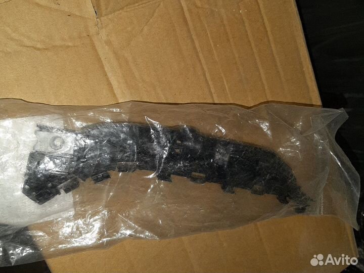 Направляющая переднего бампера правая honda civic