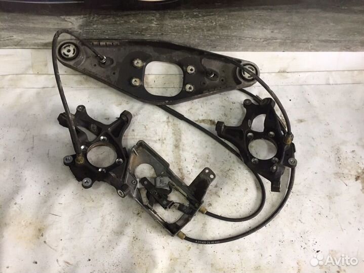 Кулак поворотный троса ручника мерседес w211