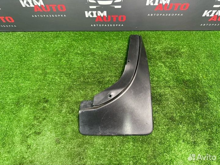 Брызговик задний правый Skoda Fabia 2 1.4 cggb