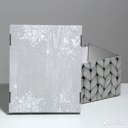 Подарочная коробка