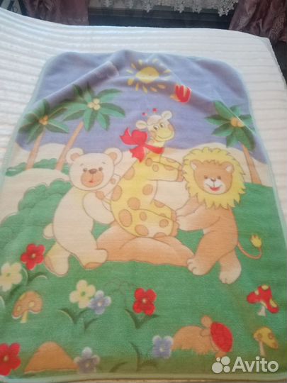 Одеяла и плед на детскую кровать