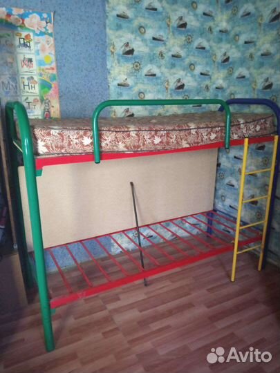 Кровать двухьярусная