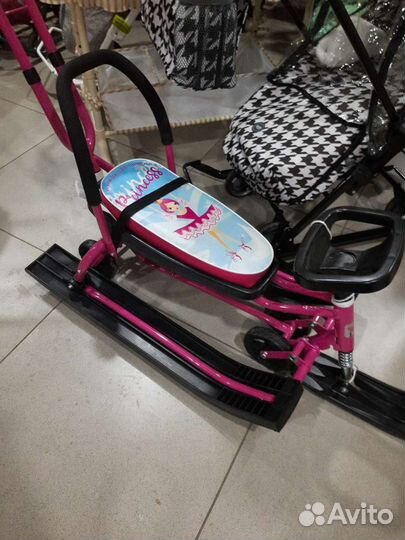 Снегокат со складной спинкой. новый доставка беспл