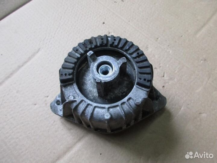 Опора двигателя w218 CLS-class 642.853 bluetec